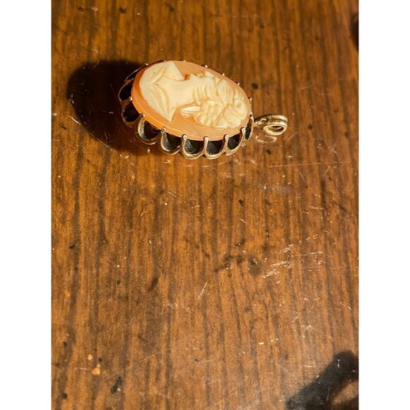 Vintage CAMEO Jewelry BUNDLE (4) | Gold Tone Pendants & Clip Earrings Set | Shel - Picture 8 of 15